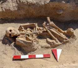 Urartian Women's Grave with Jewelry